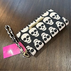 Betsey Johnson | Skull Wristlet / Large Wallet / Clutch | NWT